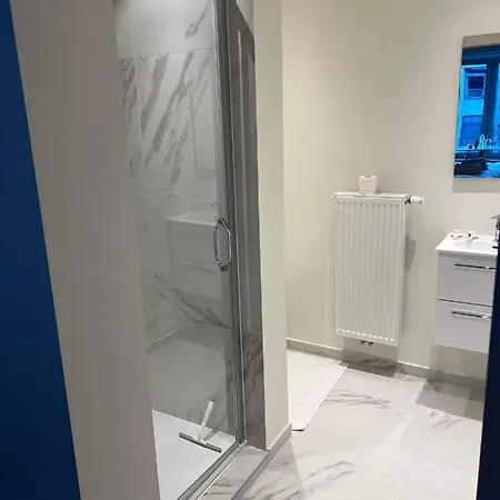 Grote In Centrum Met Badkamer ! Frühstückspension
